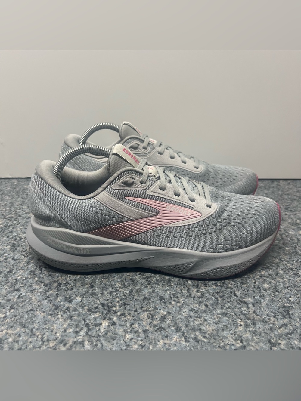 Brooks Adrenaline GTS 24 Running Shoes Sneakers Gray Pink | Women’s Size 10